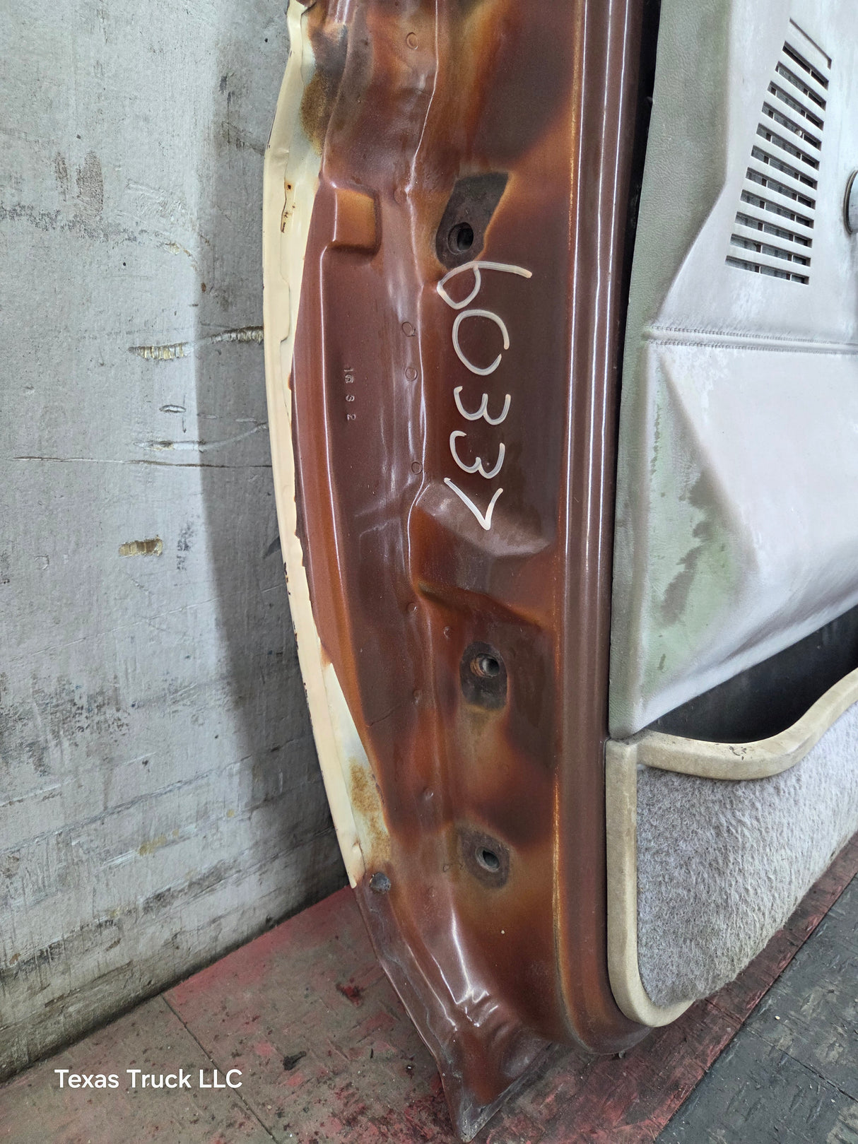1980-1986 Ford F Series F250 F350 F450 F550 Passenger Side Front Door RH