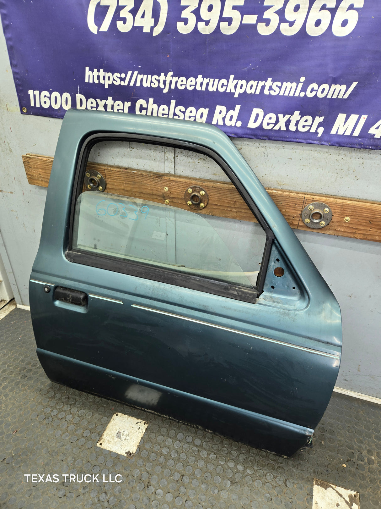 2003-2005 Ford Ranger Passenger Side Front Right Hand Door