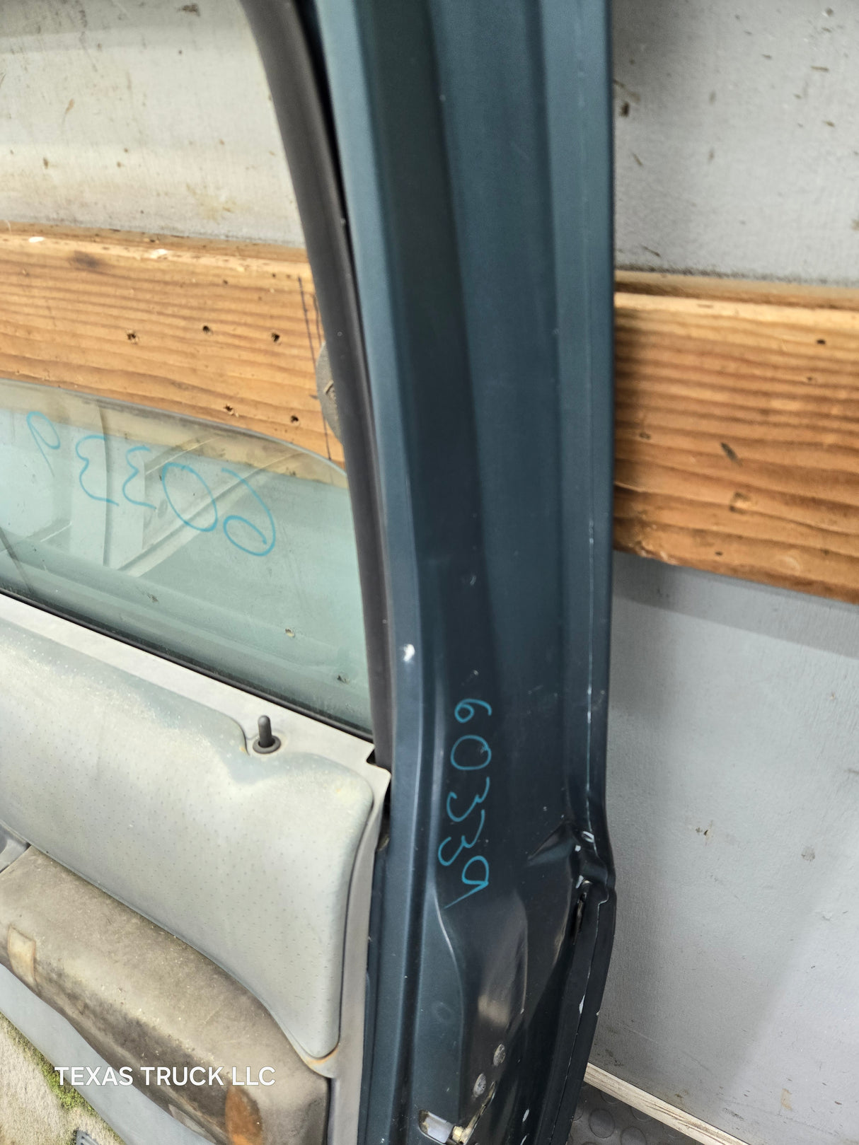2003-2005 Ford Ranger Passenger Side Front Right Hand Door