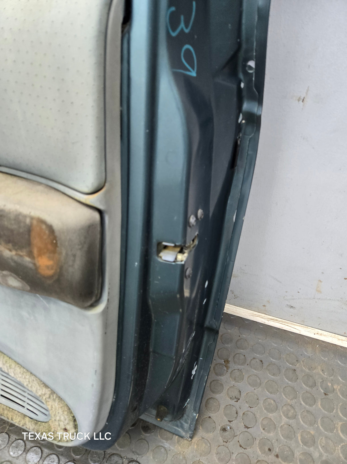 2003-2005 Ford Ranger Passenger Side Front Right Hand Door