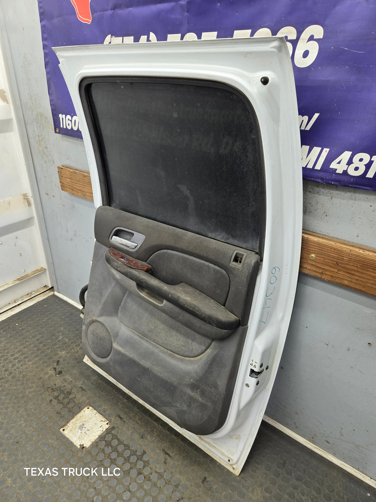 2007-2013 Chevrolet Silverado / GMC Sierra 1500 2500 3500 HD Crew Cab RH Passenger Side Rear Door