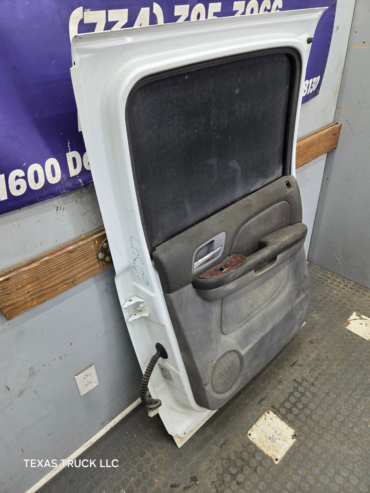 2007-2013 Chevrolet Silverado / GMC Sierra 1500 2500 3500 HD Crew Cab RH Passenger Side Rear Door