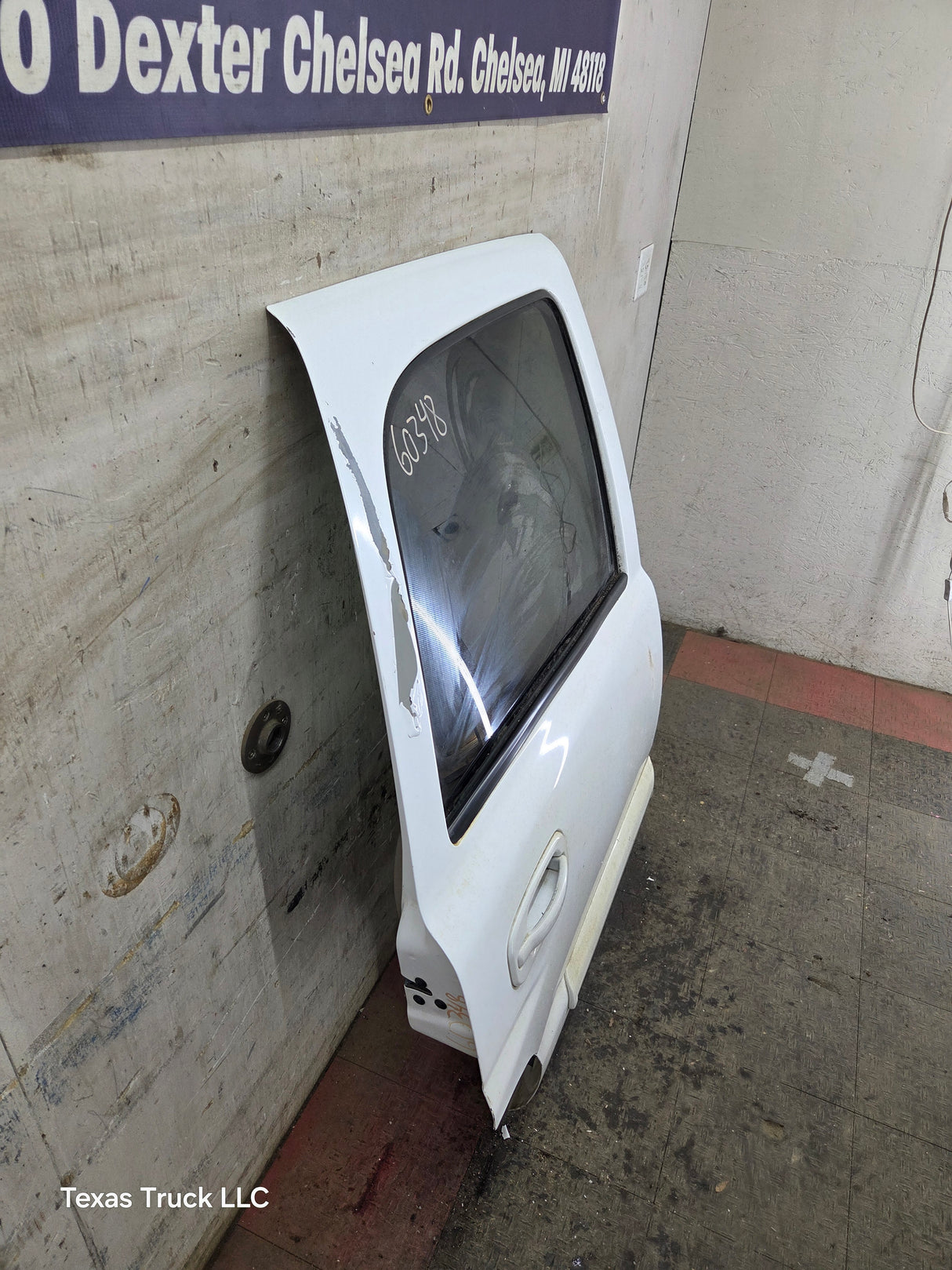 2001-2006 Chevrolet Tahoe / GMC Yukon 1500 2500HD Rear Passenger side rear door RH