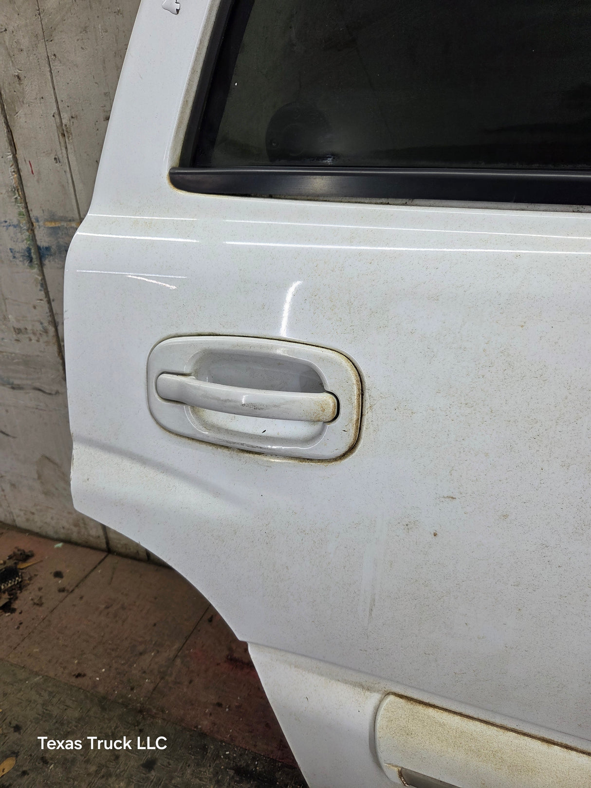 2001-2006 Chevrolet Tahoe / GMC Yukon 1500 2500HD Rear Passenger side rear door RH