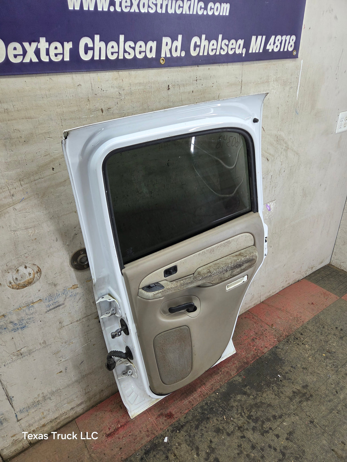 2001-2006 Chevrolet Tahoe / GMC Yukon 1500 2500HD Rear Passenger side rear door RH