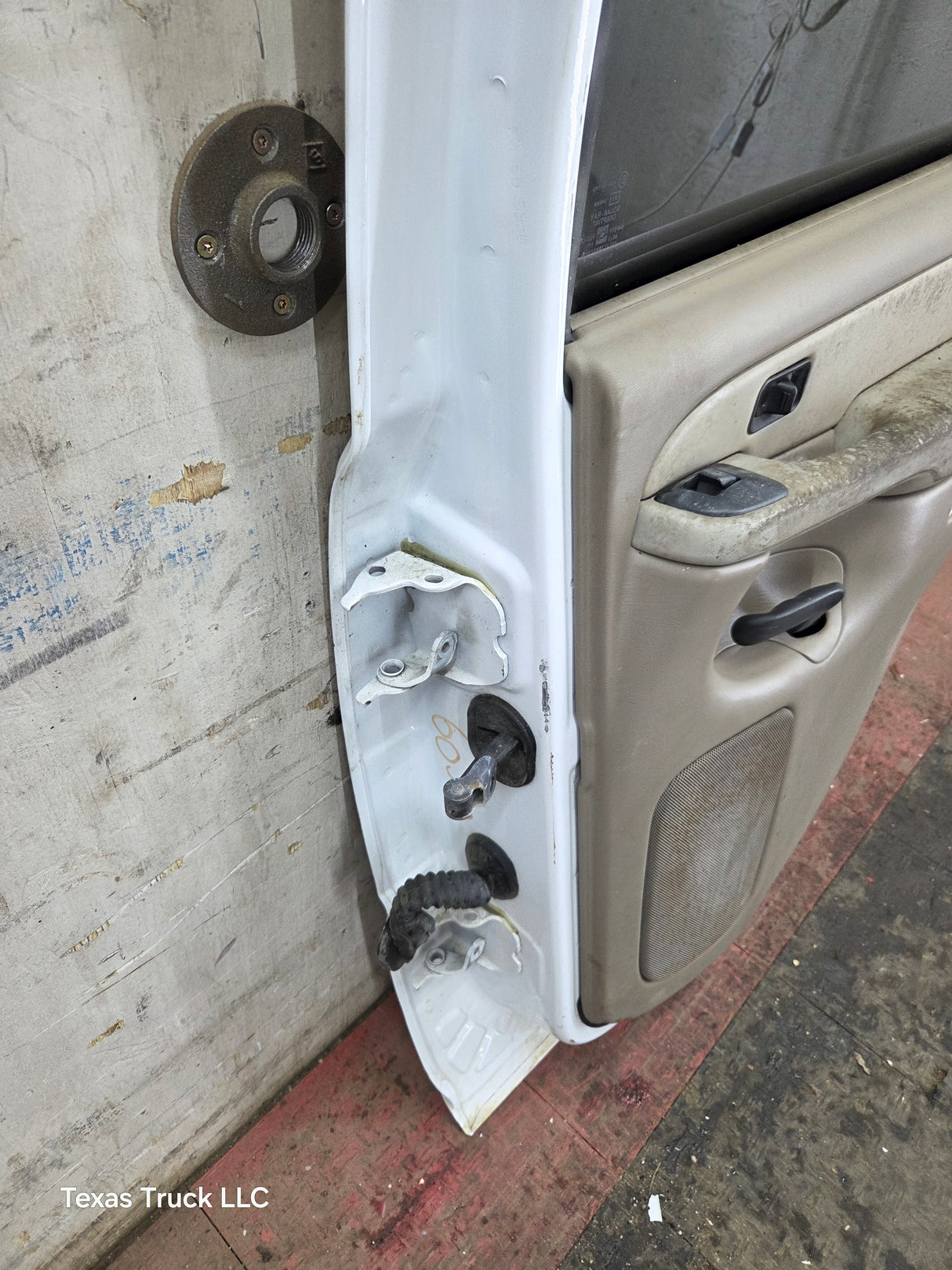2001-2006 Chevrolet Tahoe / GMC Yukon 1500 2500HD Rear Passenger side rear door RH