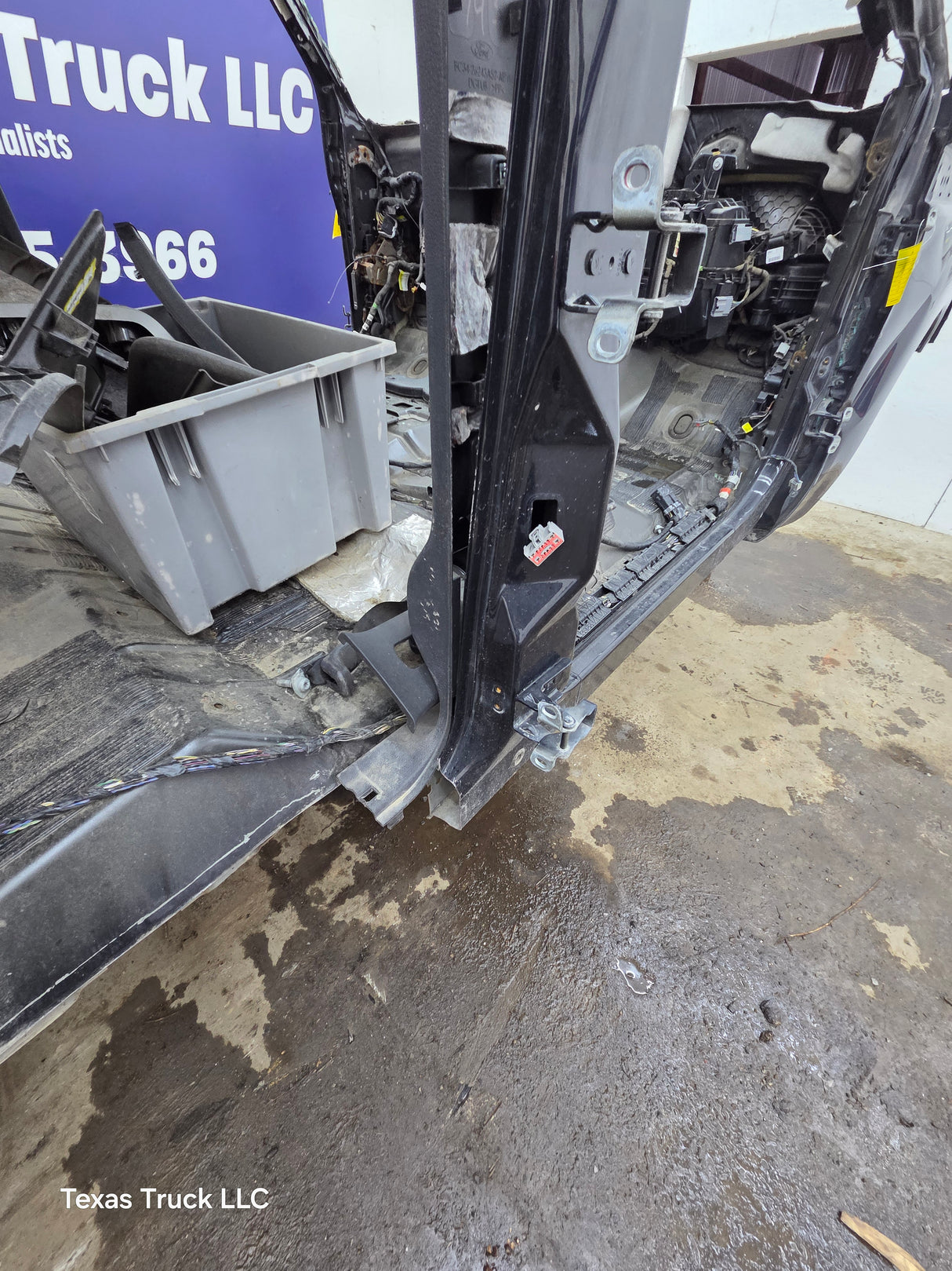 2011-2016 Ford Super Duty 4 door Crew Cab F250 F350 F450 F550 6.7L Power Stroke *Damage