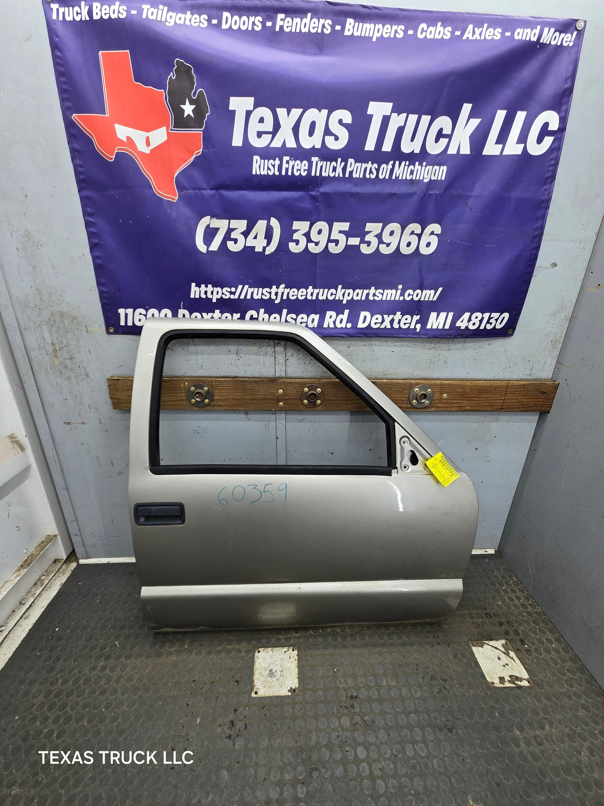 1988-2000 Chevrolet Silverado Suburban GMC Sierra RH Front Passenger Door