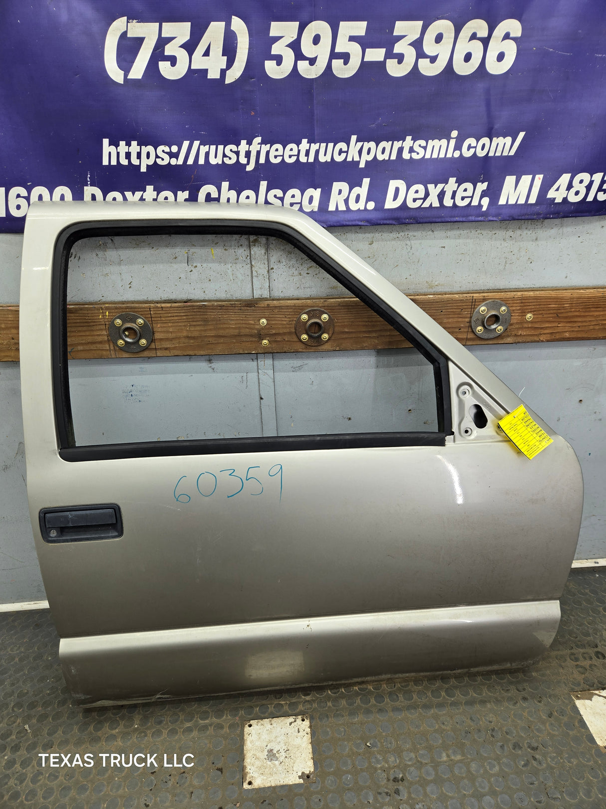 1988-2000 Chevrolet Silverado Suburban GMC Sierra RH Front Passenger Door