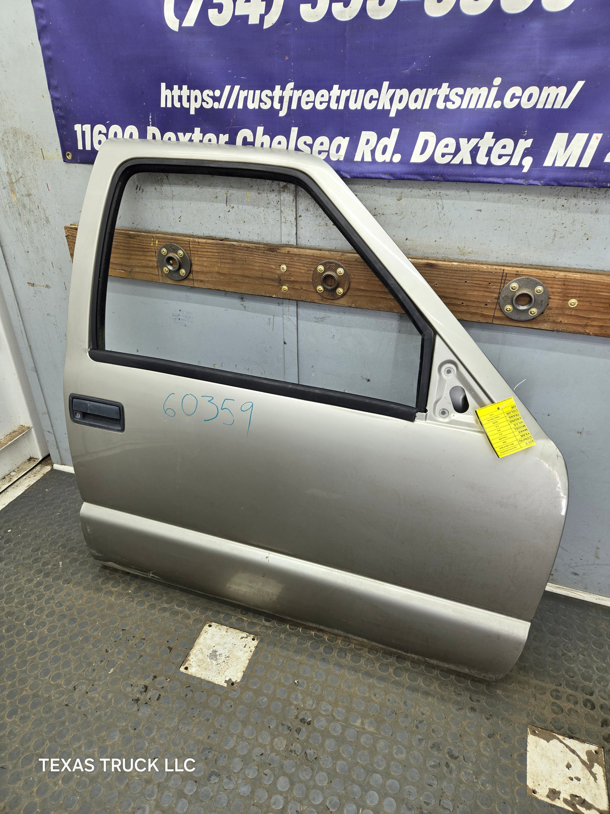 1988-2000 Chevrolet Silverado Suburban GMC Sierra RH Front Passenger Door