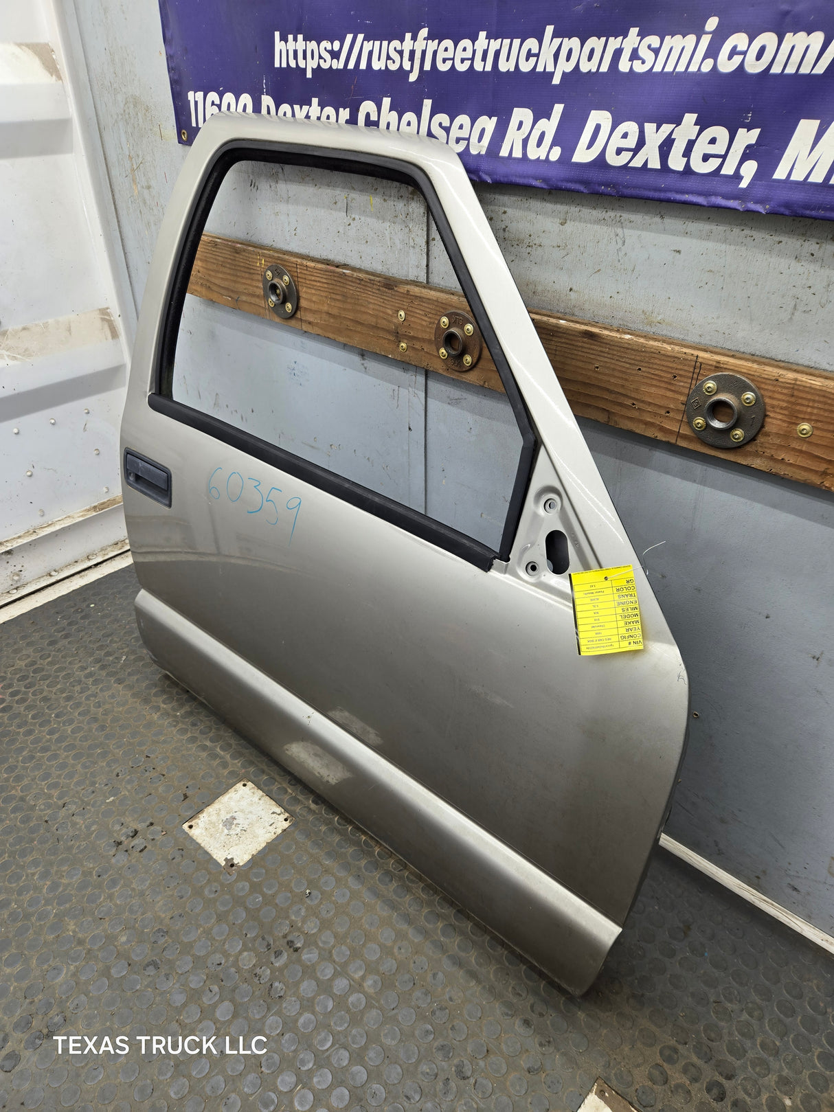 1988-2000 Chevrolet Silverado Suburban GMC Sierra RH Front Passenger Door