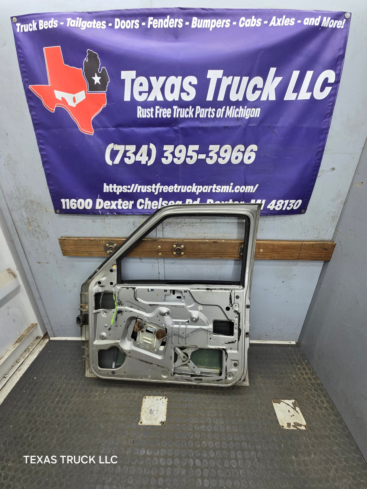 1988-2000 Chevrolet Silverado Suburban GMC Sierra RH Front Passenger Door