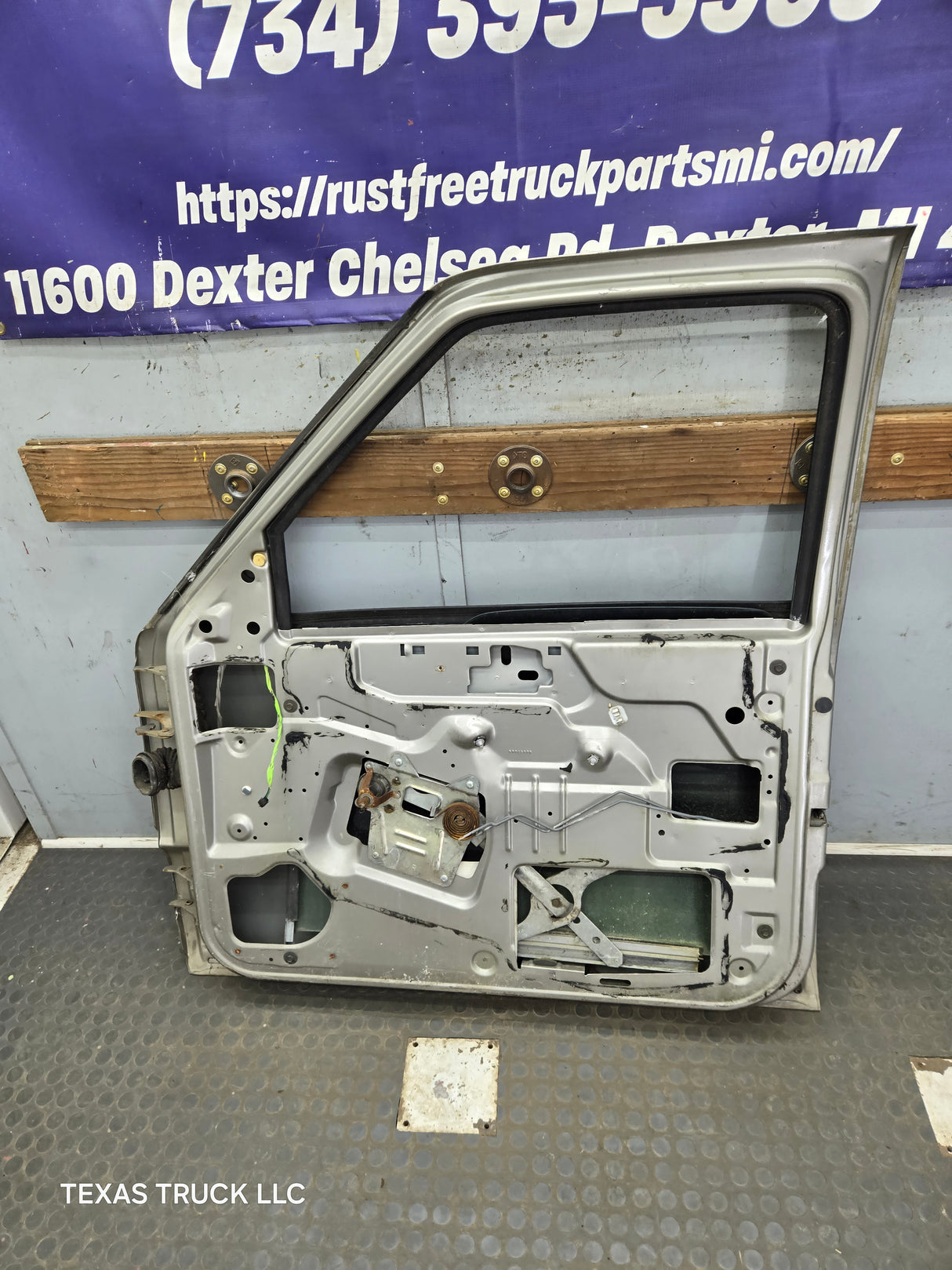 1988-2000 Chevrolet Silverado Suburban GMC Sierra RH Front Passenger Door