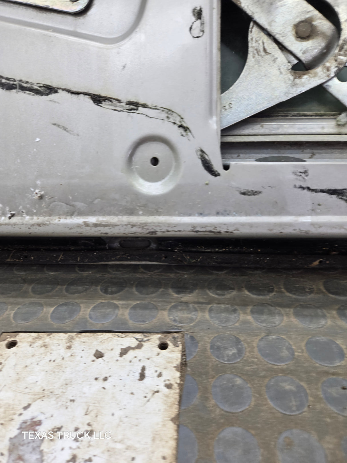 1988-2000 Chevrolet Silverado Suburban GMC Sierra RH Front Passenger Door