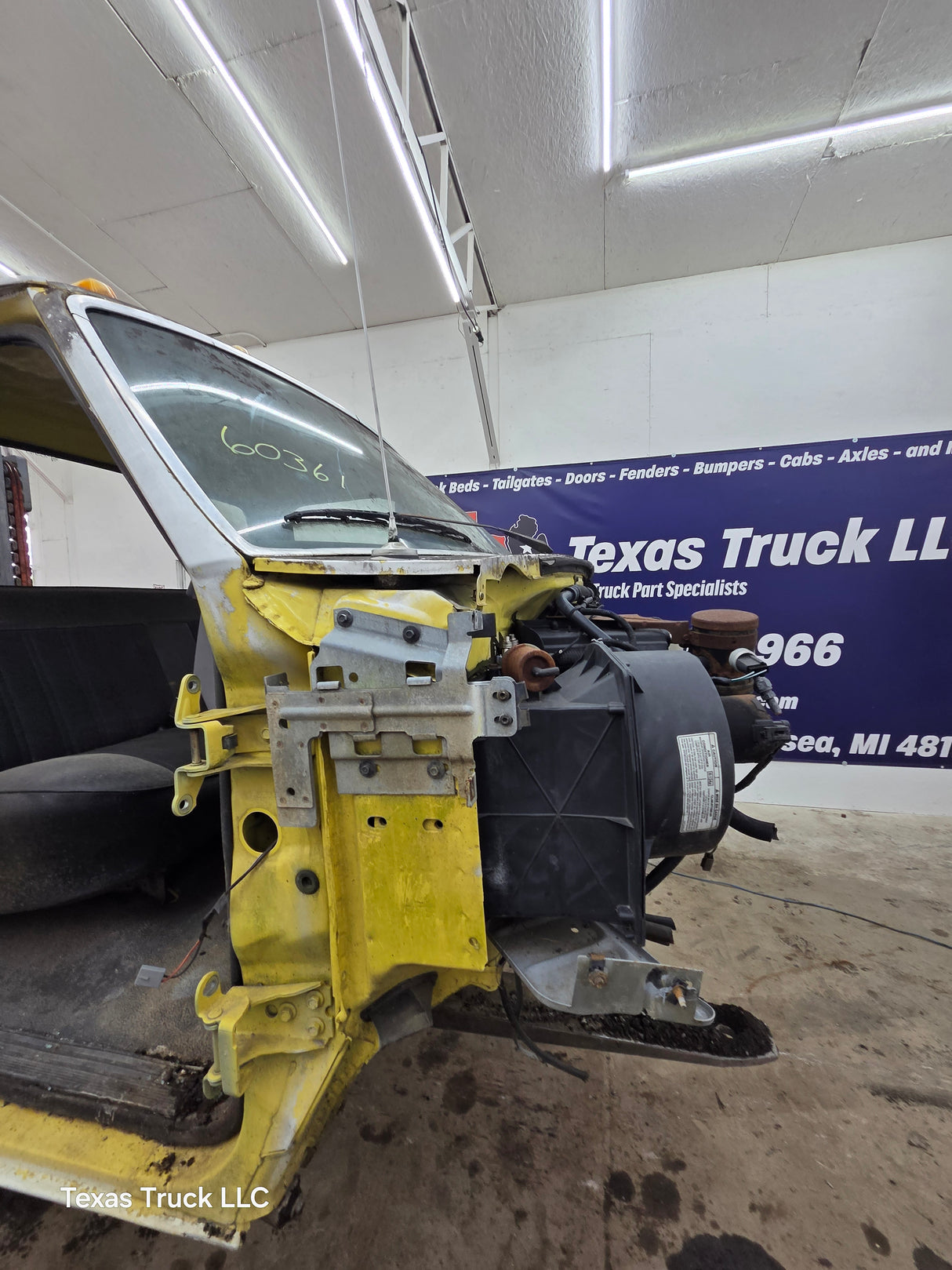 1980-1997 Ford OBS F600 F700 F800 Regular Cab