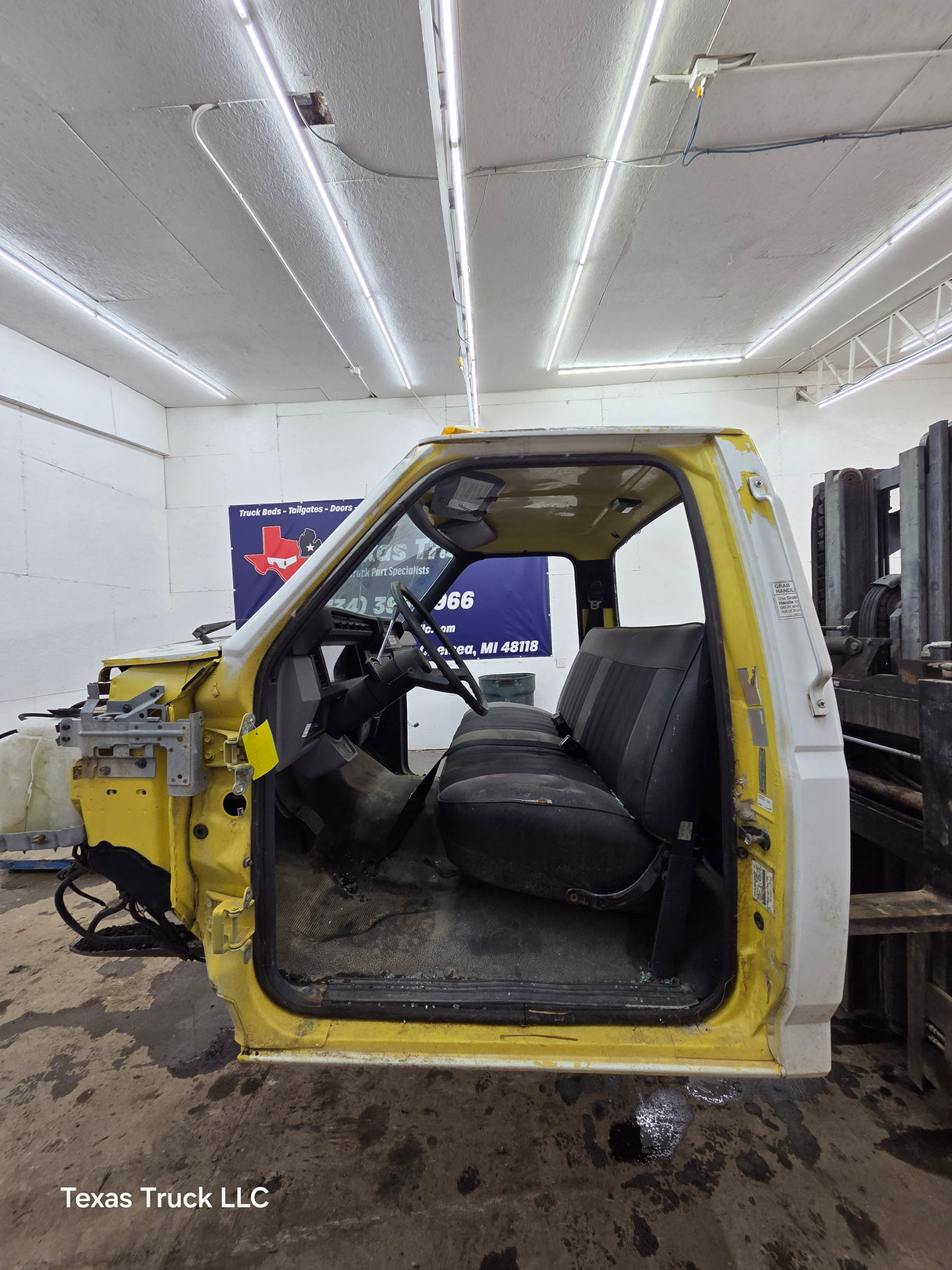 1980-1997 Ford OBS F600 F700 F800 Regular Cab