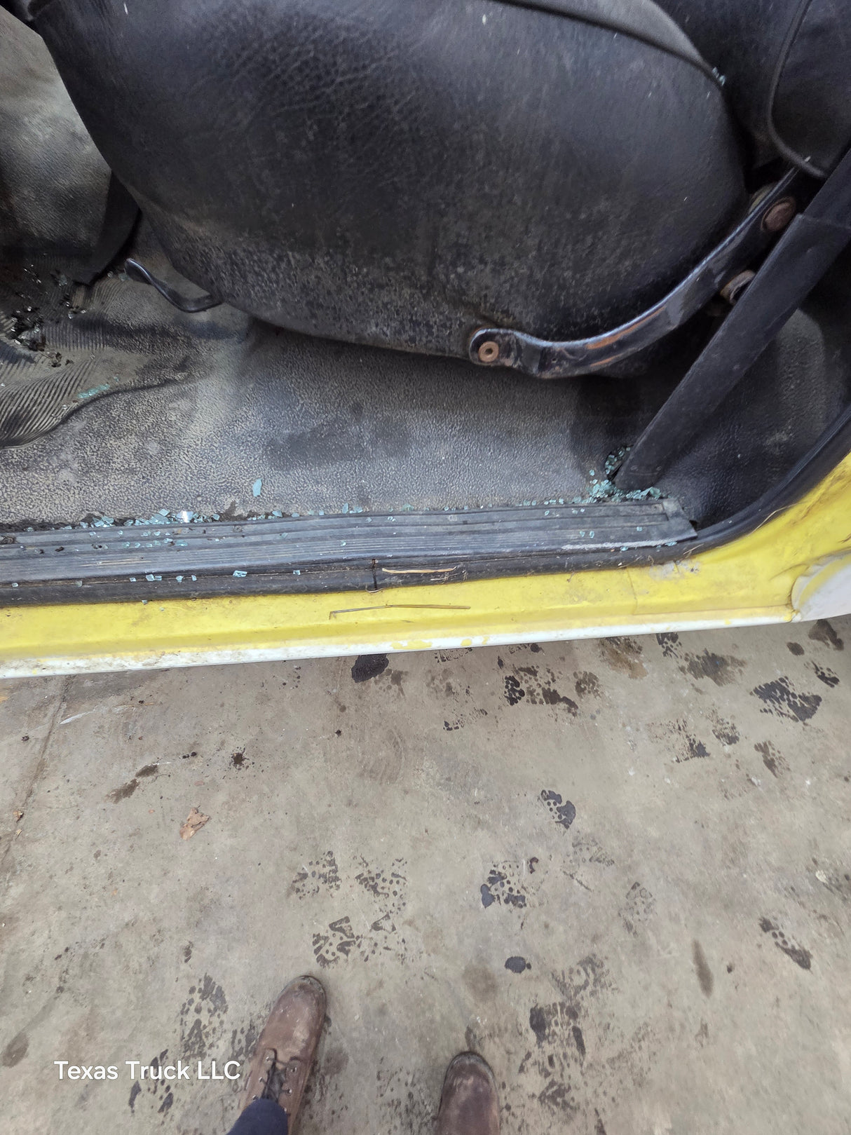 1980-1997 Ford OBS F600 F700 F800 Regular Cab