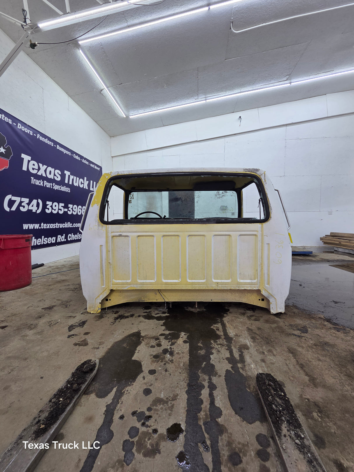 1980-1997 Ford OBS F600 F700 F800 Regular Cab