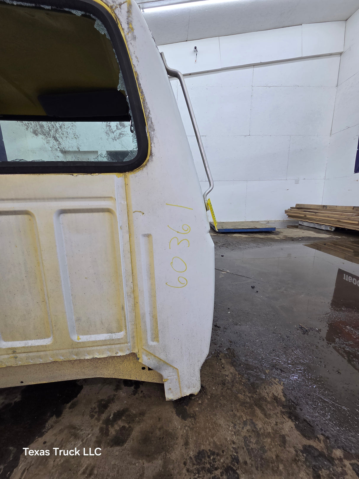 1980-1997 Ford OBS F600 F700 F800 Regular Cab