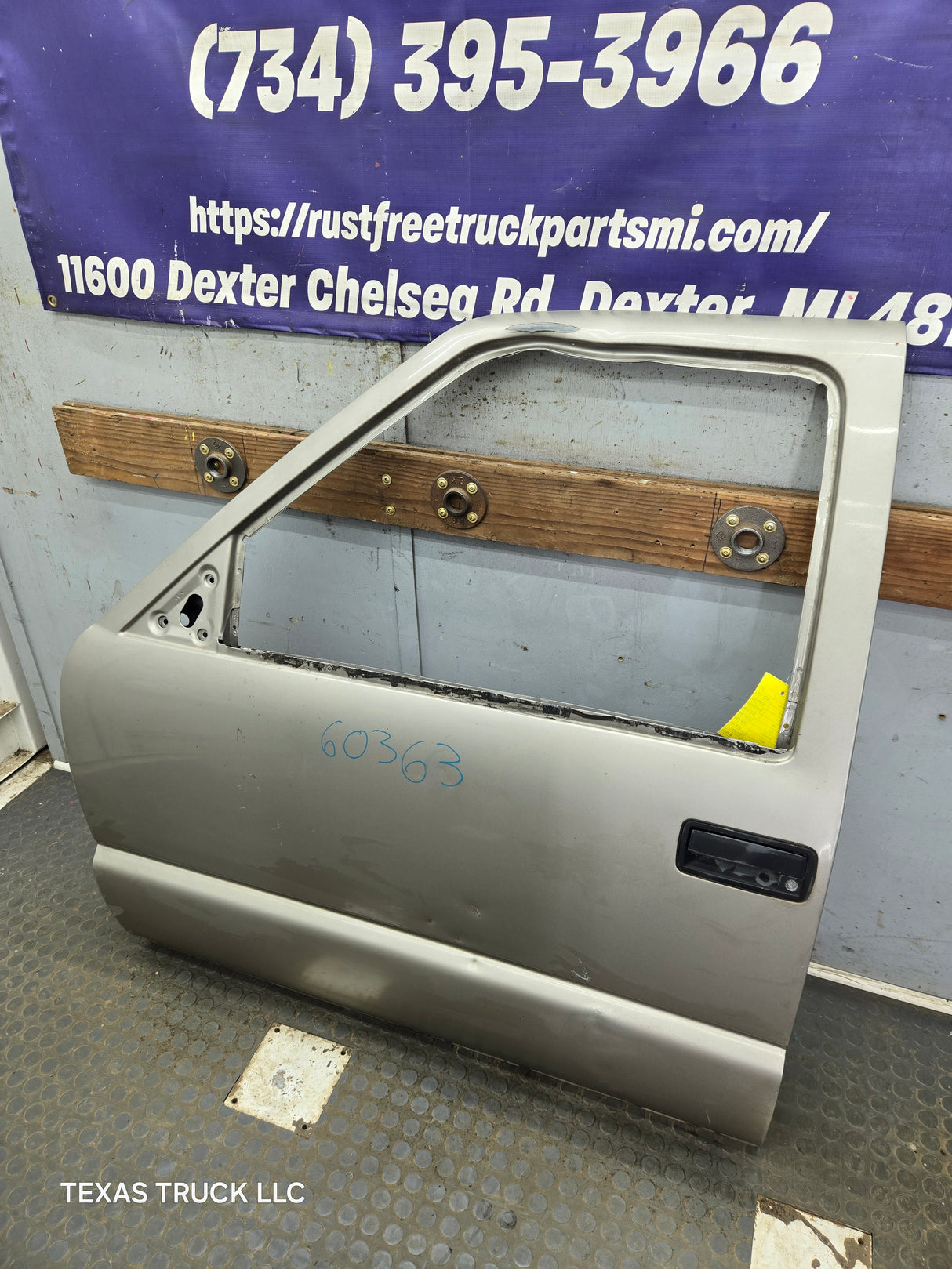 1988-2000 Chevrolet Silverado Suburban GMC Sierra LH Front Driver Side Door