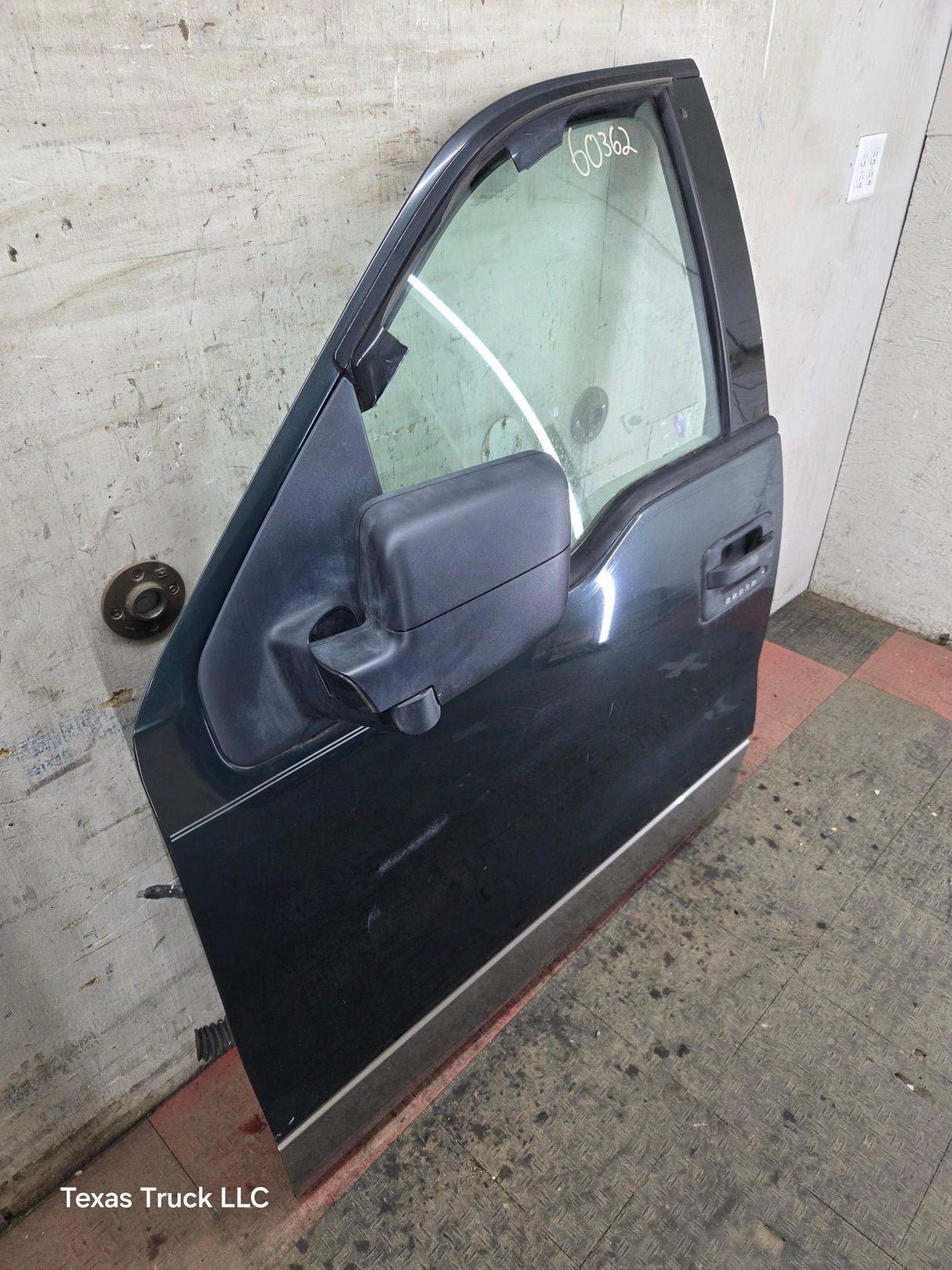 2004-2008 Ford F150 Crew Cab Driver Side Front Door LH