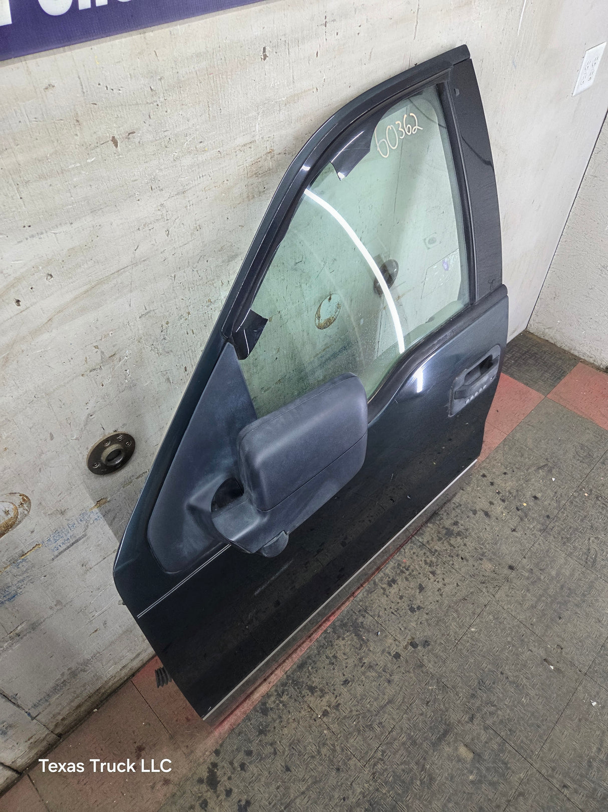 2004-2008 Ford F150 Crew Cab Driver Side Front Door LH