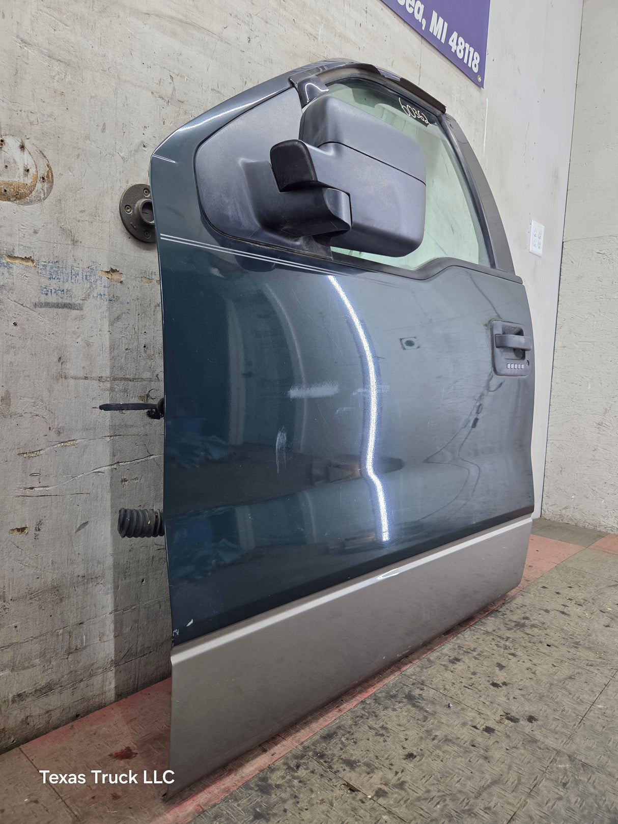 2004-2008 Ford F150 Crew Cab Driver Side Front Door LH