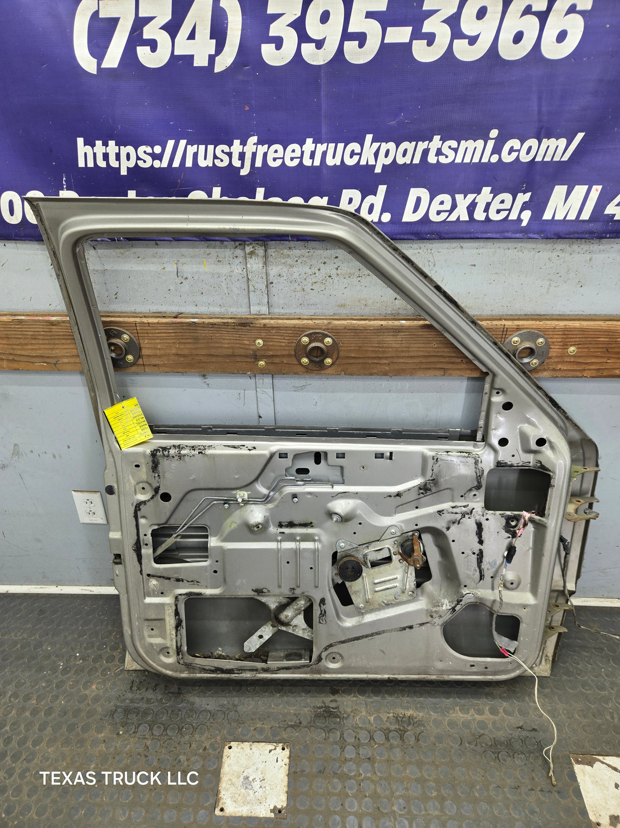 1988-2000 Chevrolet Silverado Suburban GMC Sierra LH Front Driver Side Door