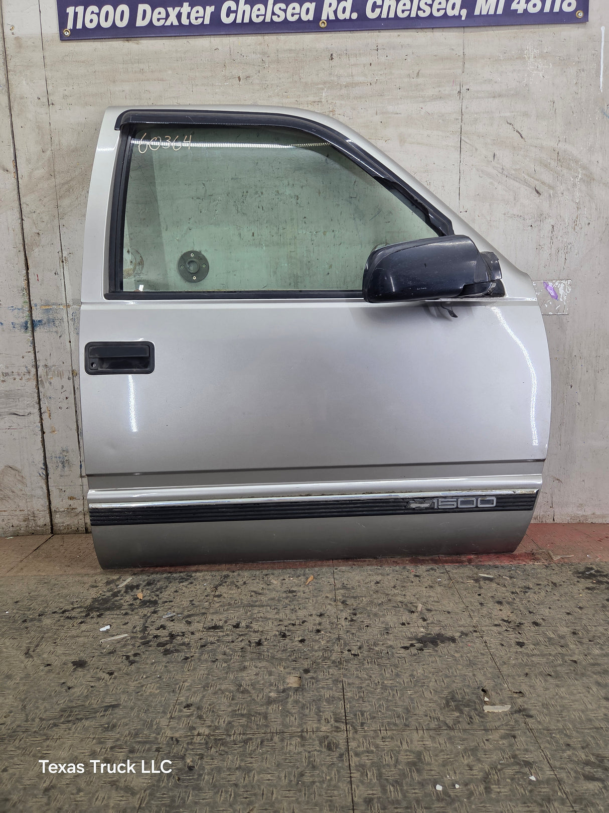 1988-2000 Chevrolet Silverado Suburban GMC Sierra RH Front Passenger Door