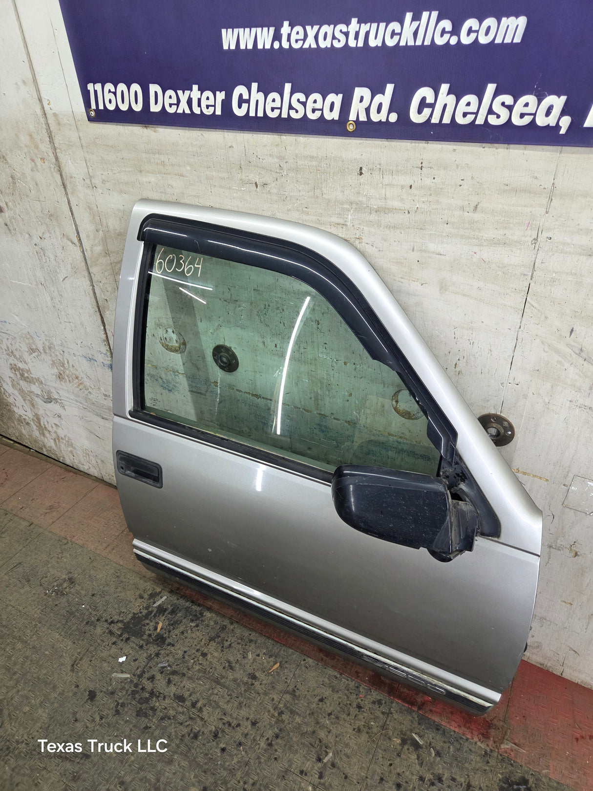 1988-2000 Chevrolet Silverado Suburban GMC Sierra RH Front Passenger Door