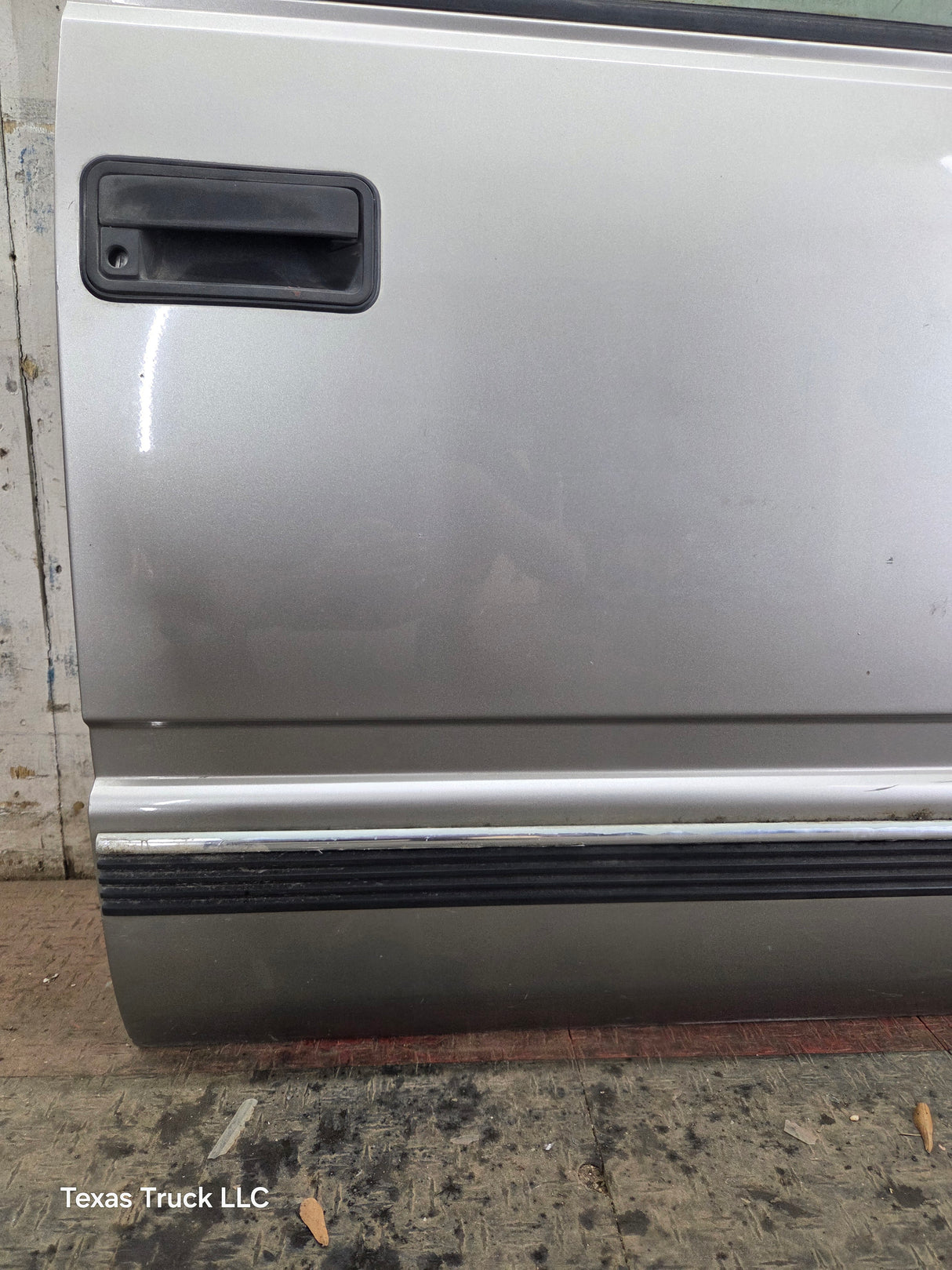 1988-2000 Chevrolet Silverado Suburban GMC Sierra RH Front Passenger Door