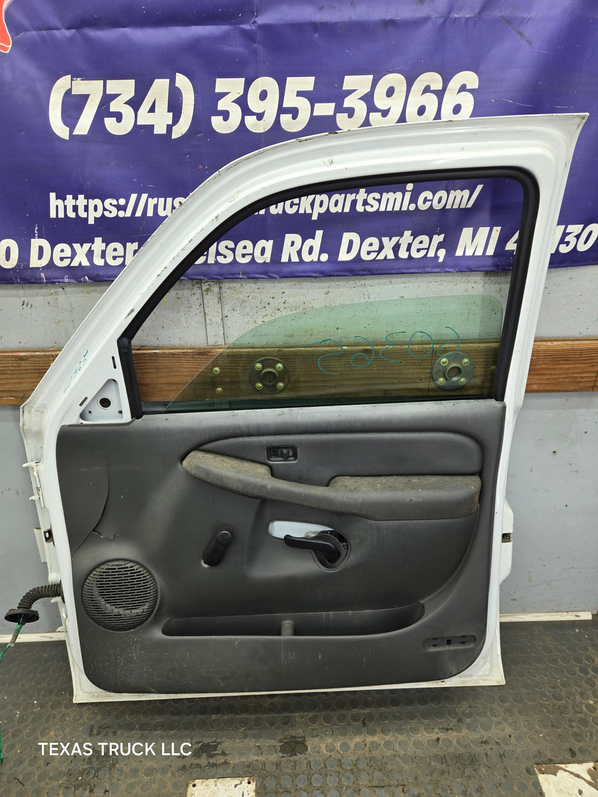 1999-2006 Chevrolet Silverado / GMC Sierra 1500 2500 3500 HD Front Passenger side Door RH