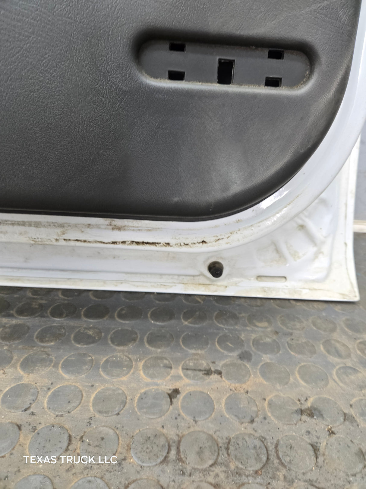 1999-2006 Chevrolet Silverado / GMC Sierra 1500 2500 3500 HD Front Passenger side Door RH