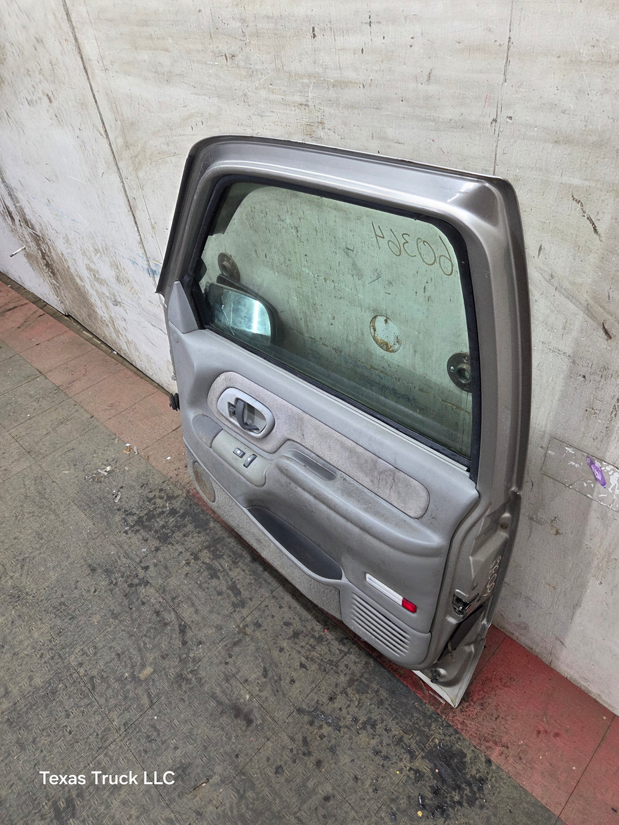 1988-2000 Chevrolet Silverado Suburban GMC Sierra RH Front Passenger Door