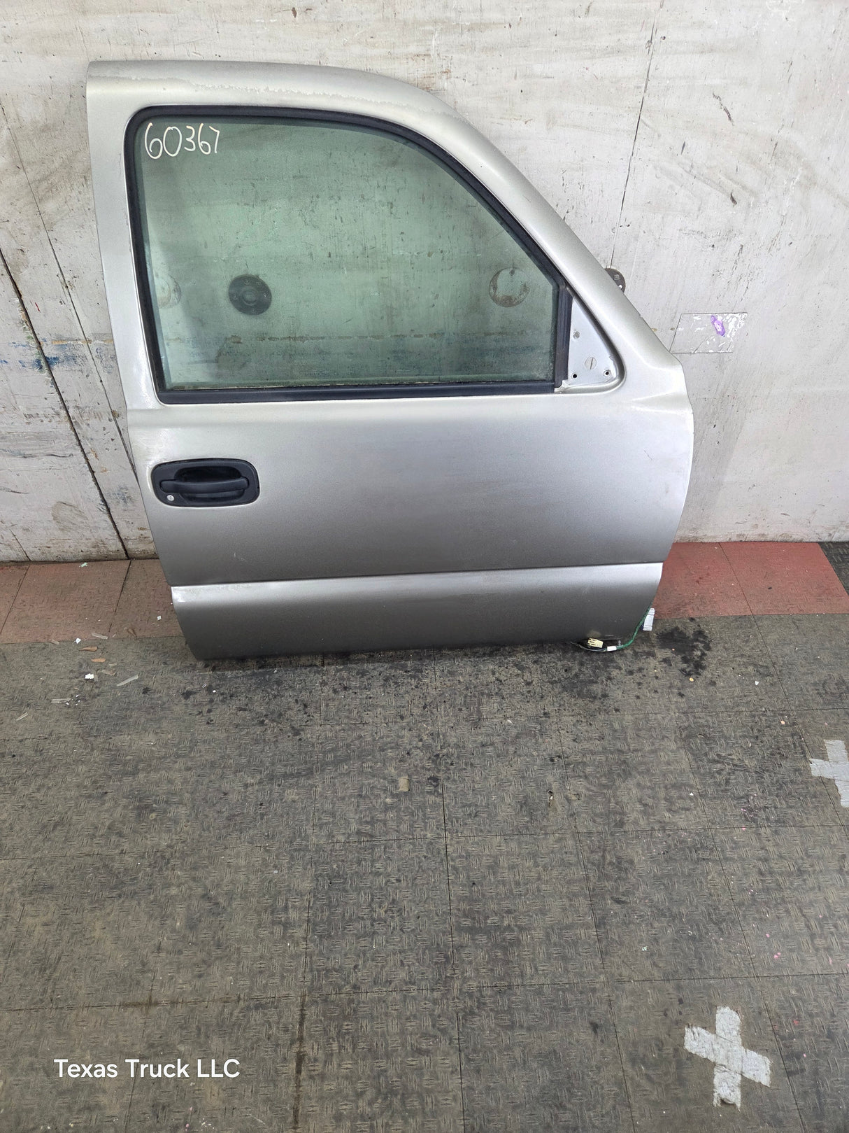 1999-2006 Chevrolet Silverado / GMC Sierra 1500 2500 3500 HD Front Passenger side Door RH