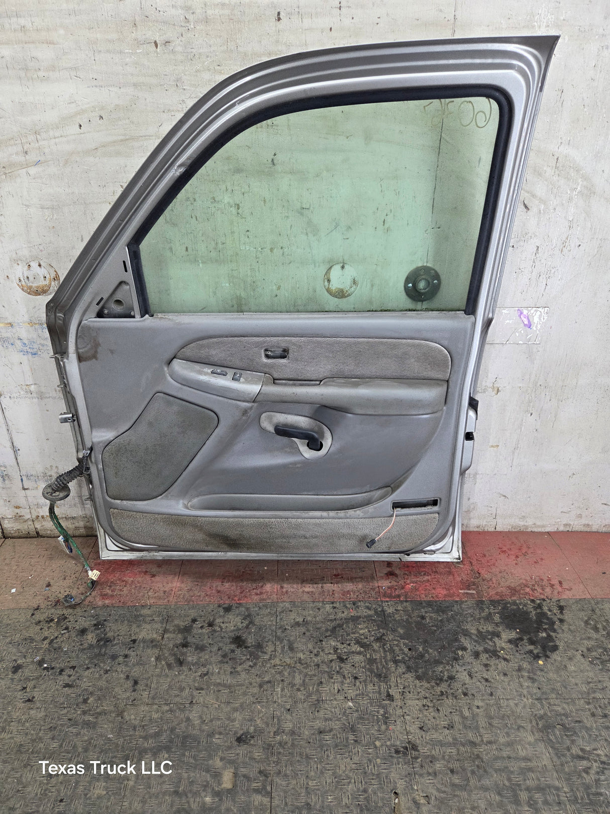 1999-2006 Chevrolet Silverado / GMC Sierra 1500 2500 3500 HD Front Passenger side Door RH