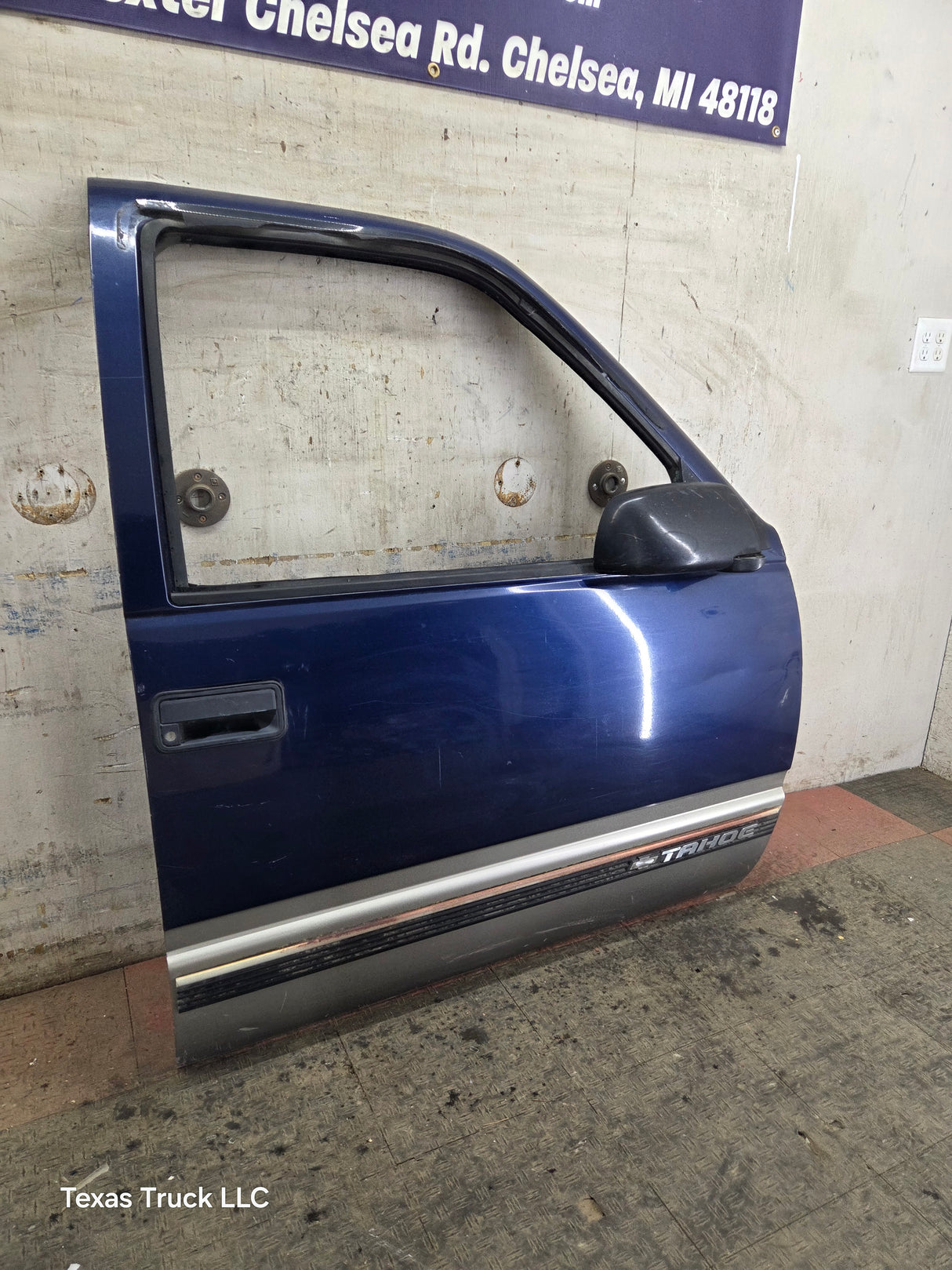 1988-2000 Chevrolet Silverado Suburban GMC Sierra RH Front Passenger Door