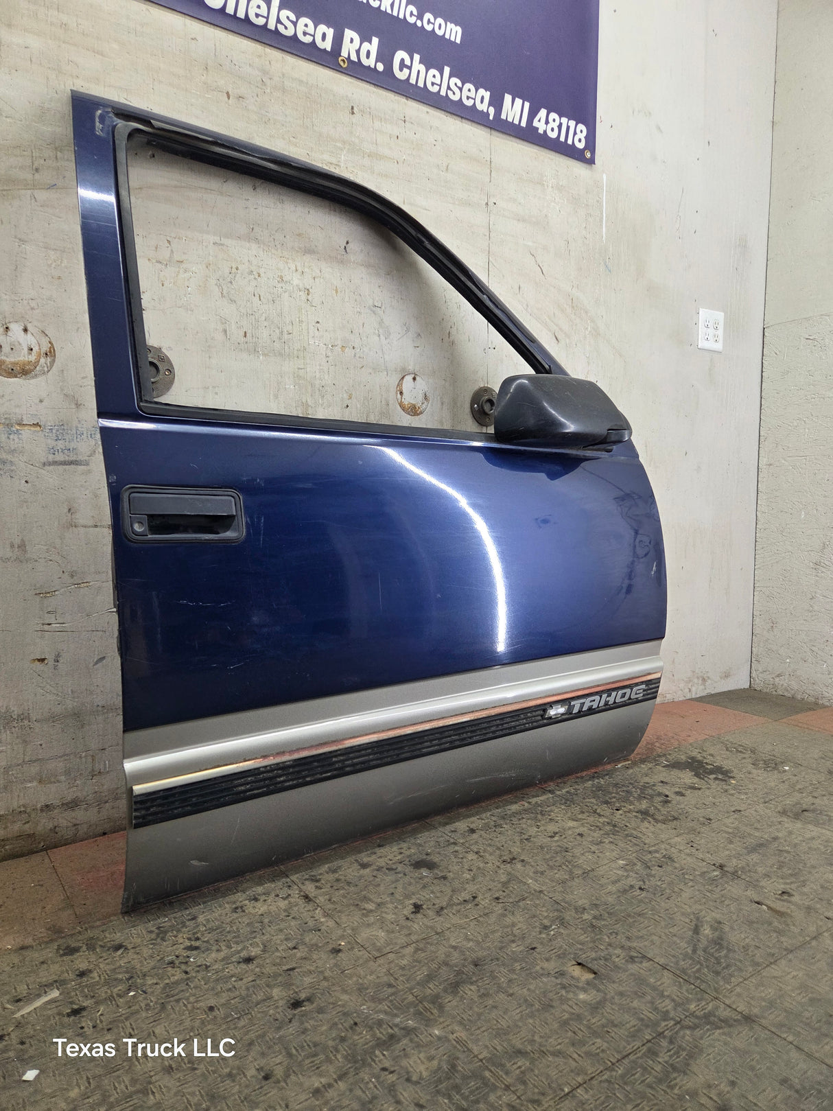 1988-2000 Chevrolet Silverado Suburban GMC Sierra RH Front Passenger Door