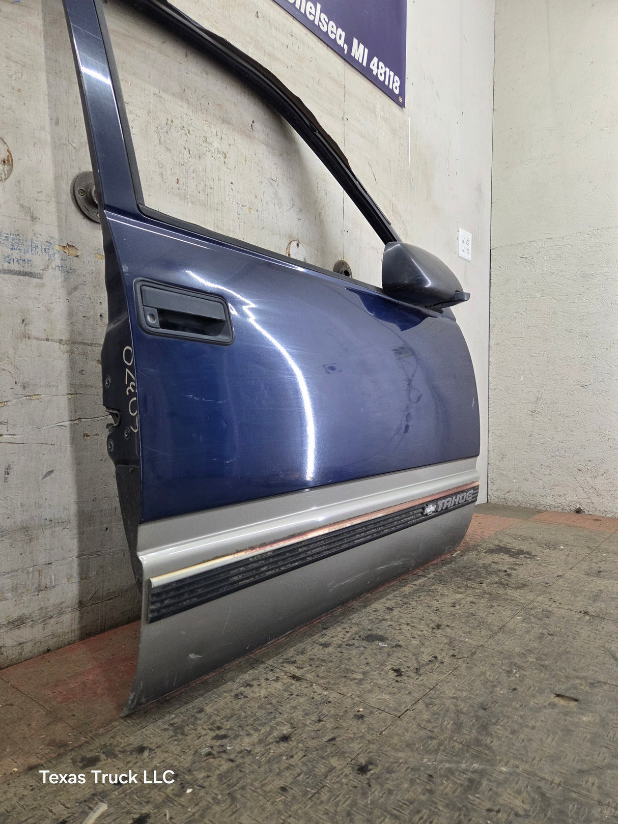 1988-2000 Chevrolet Silverado Suburban GMC Sierra RH Front Passenger Door
