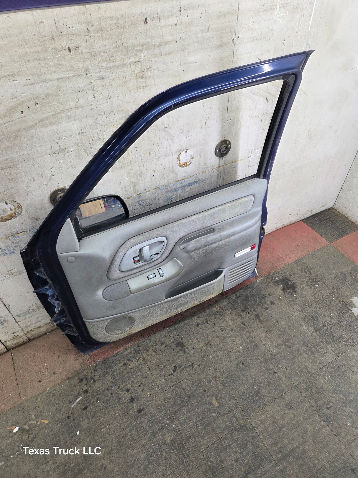 1988-2000 Chevrolet Silverado Suburban GMC Sierra RH Front Passenger Door