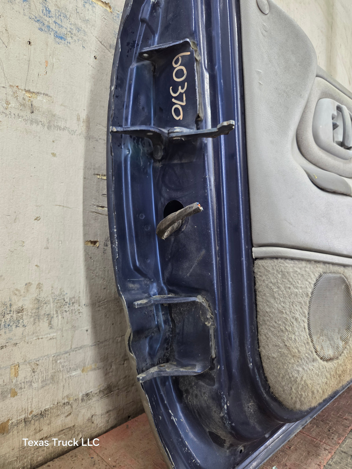 1988-2000 Chevrolet Silverado Suburban GMC Sierra RH Front Passenger Door