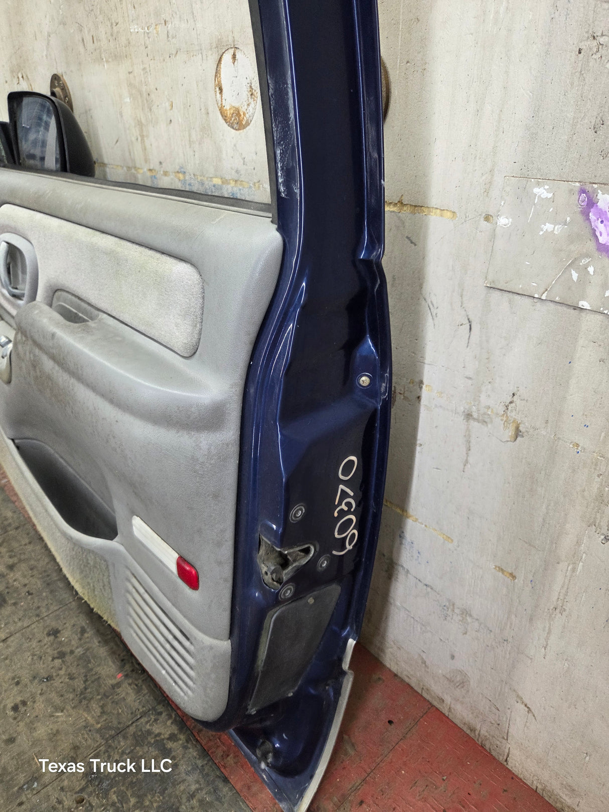 1988-2000 Chevrolet Silverado Suburban GMC Sierra RH Front Passenger Door
