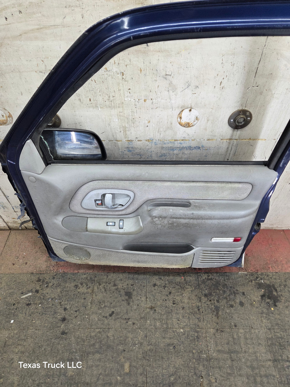 1988-2000 Chevrolet Silverado Suburban GMC Sierra RH Front Passenger Door