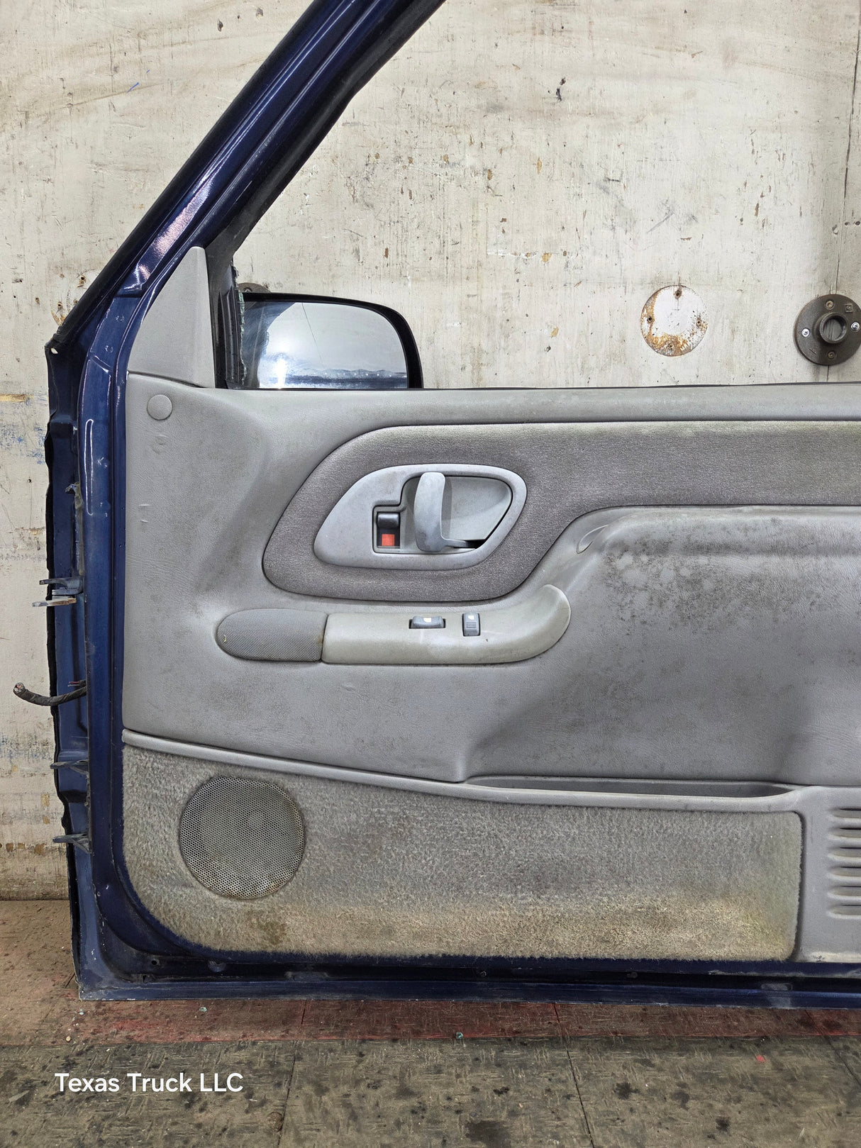 1988-2000 Chevrolet Silverado Suburban GMC Sierra RH Front Passenger Door
