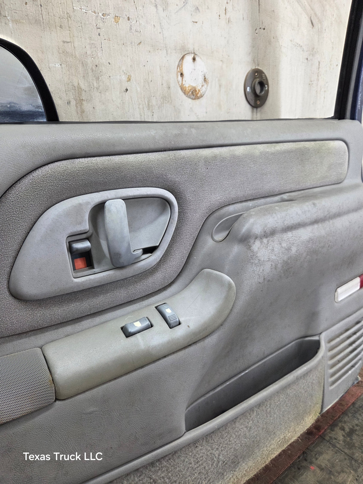 1988-2000 Chevrolet Silverado Suburban GMC Sierra RH Front Passenger Door