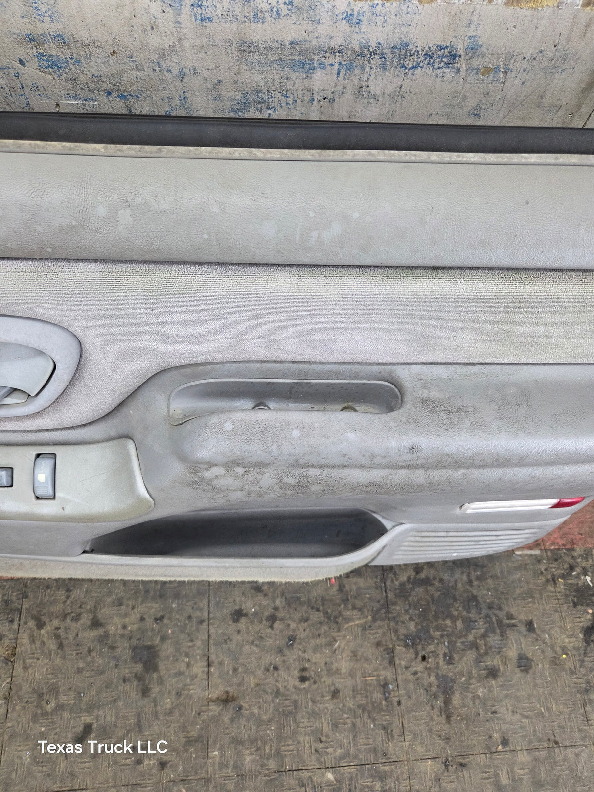 1988-2000 Chevrolet Silverado Suburban GMC Sierra RH Front Passenger Door
