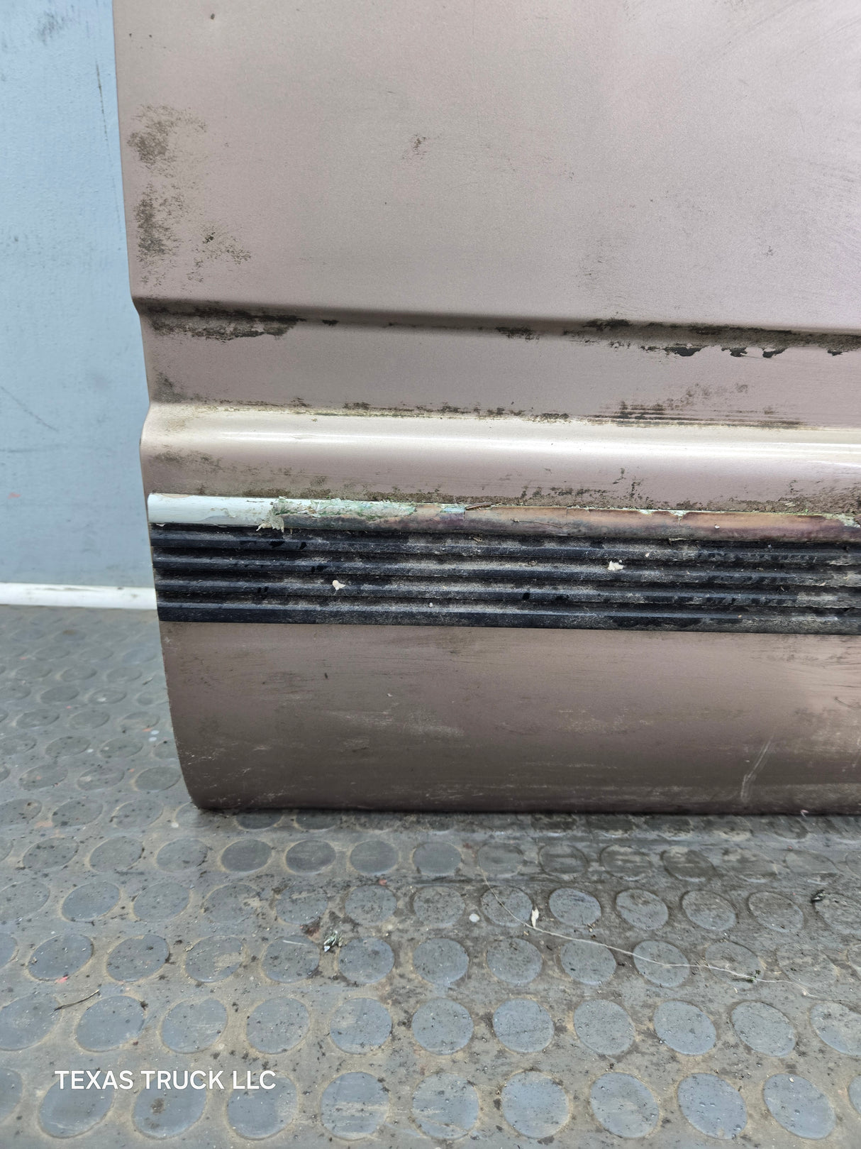 1988-2000 Chevrolet Silverado Suburban GMC Sierra RH Front Passenger Door