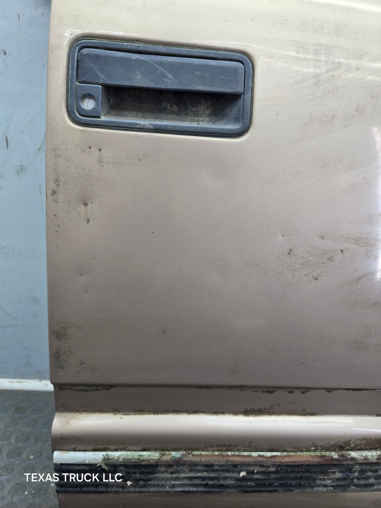 1988-2000 Chevrolet Silverado Suburban GMC Sierra RH Front Passenger Door