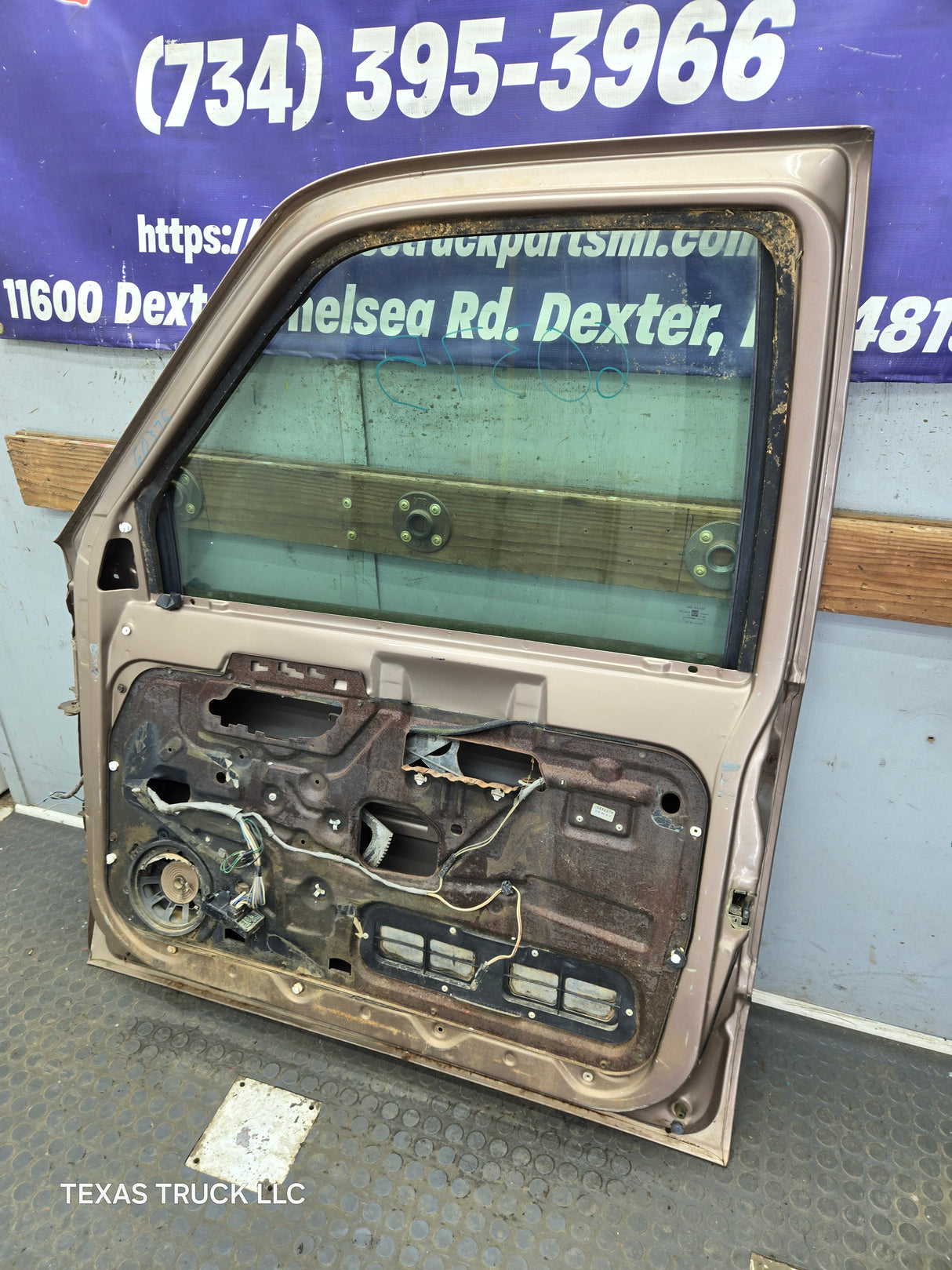 1988-2000 Chevrolet Silverado Suburban GMC Sierra RH Front Passenger Door