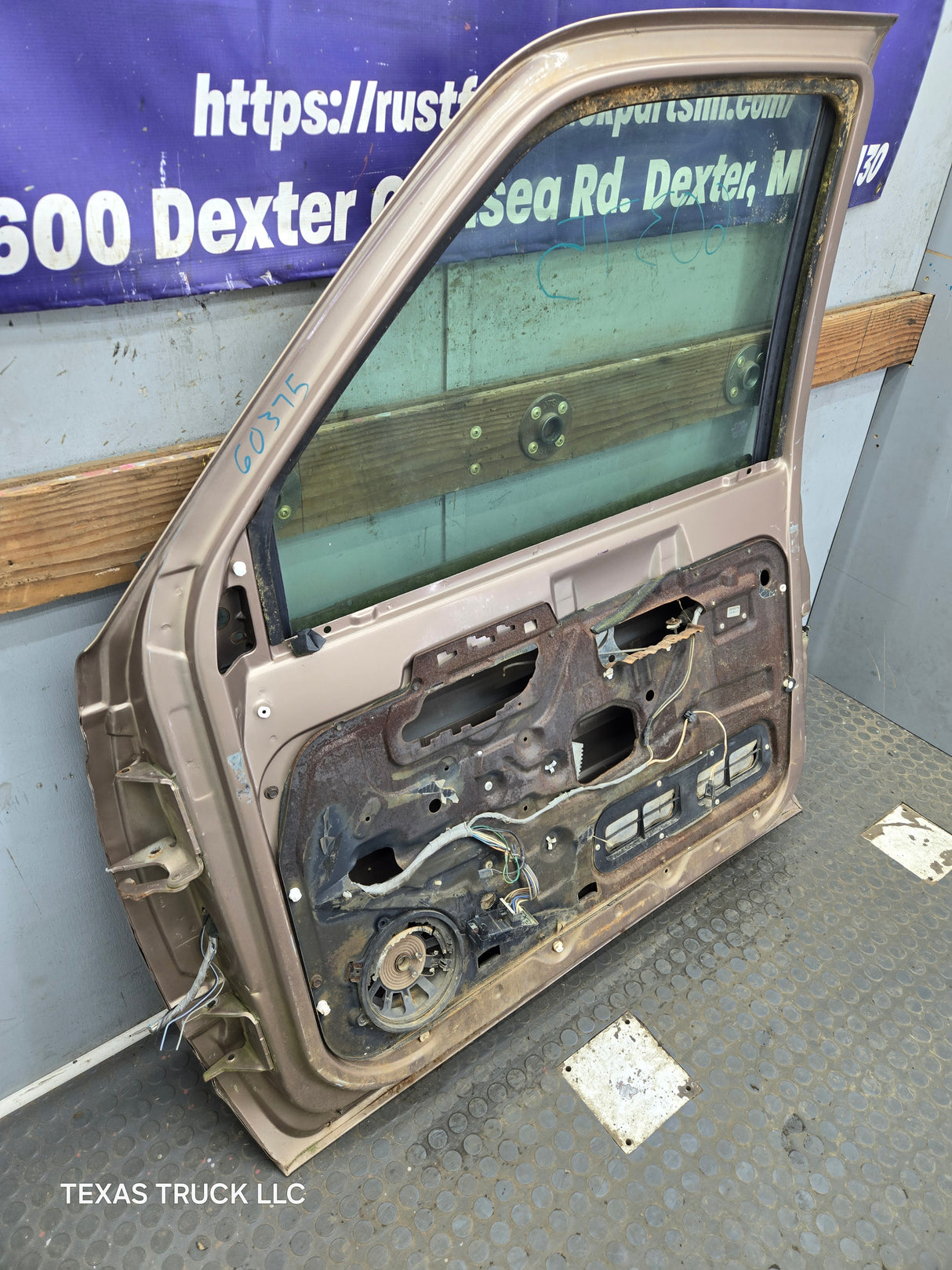 1988-2000 Chevrolet Silverado Suburban GMC Sierra RH Front Passenger Door